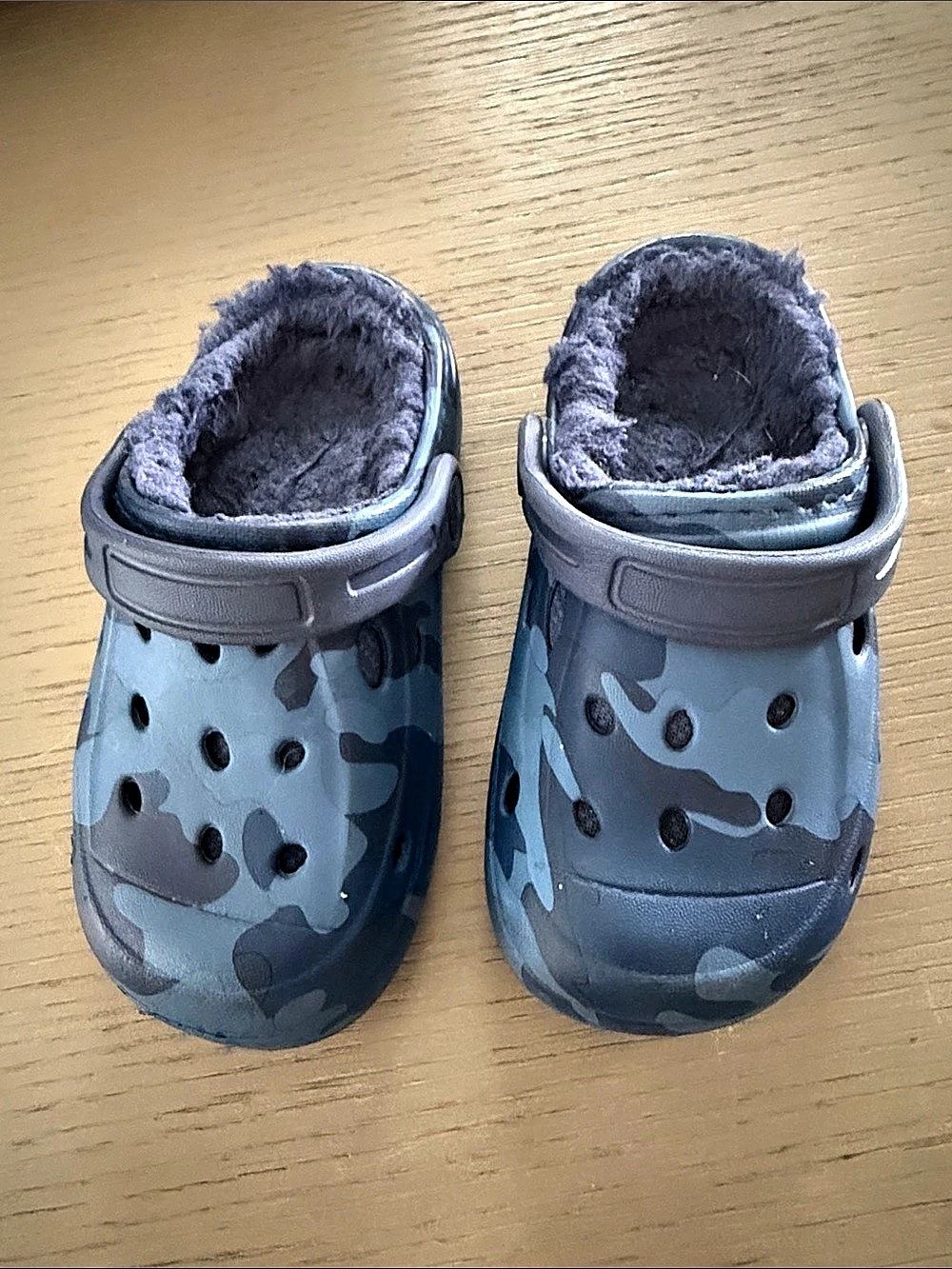 Crocs Kids Classic Lined Camo Clog Blue & Gray Kids US 9
